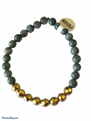 Blue gray bead and faceted gold tone stretch bracelet