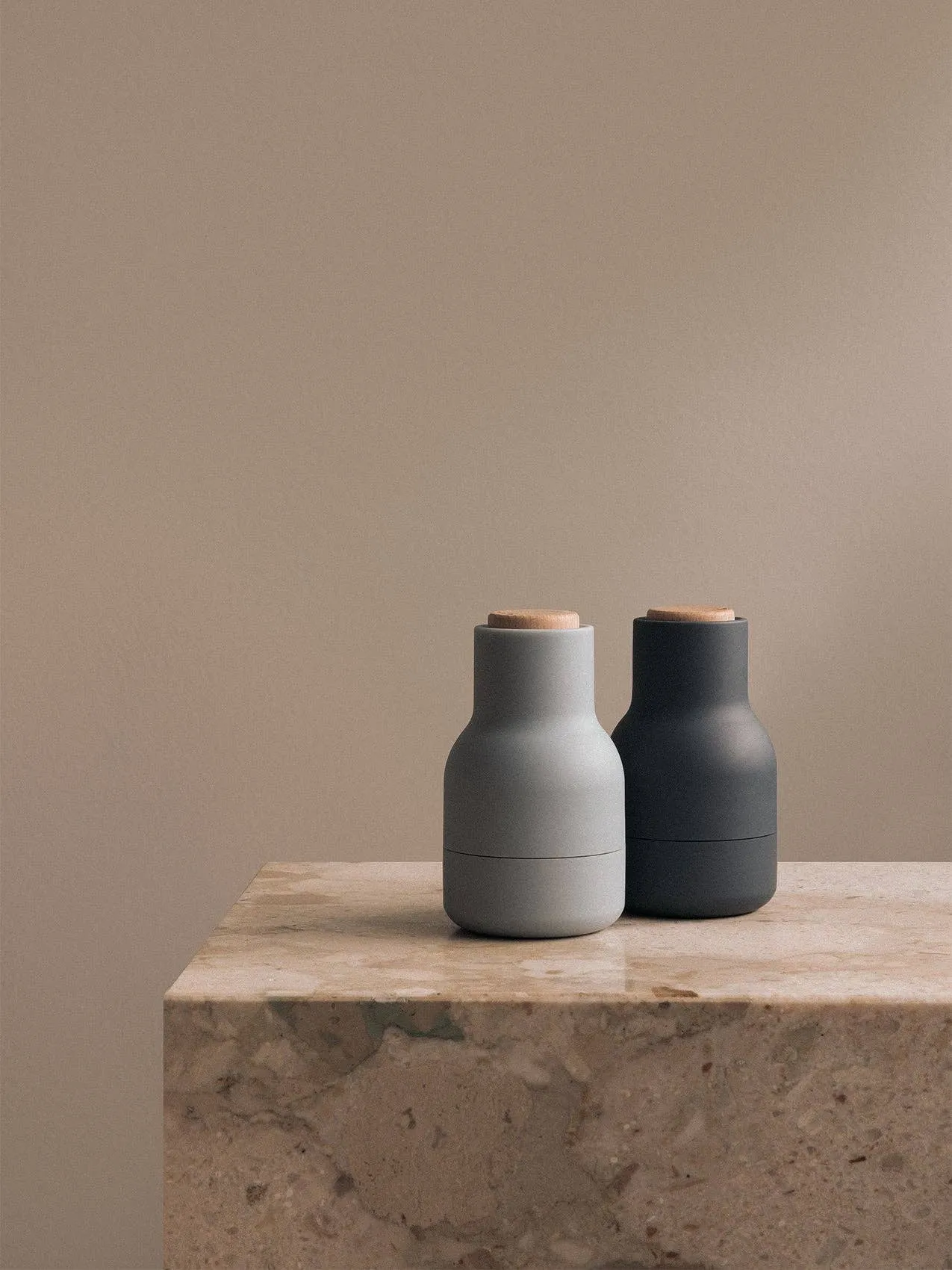 Bottle Grinder, Small, 2 pcs.: Carbon/Ash w. Beech Lid