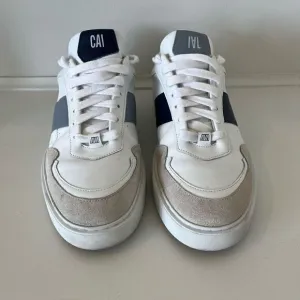 CAVAL Mens White &amp; Blue Vegan Leather Trainers Sneakers - size 9(42)