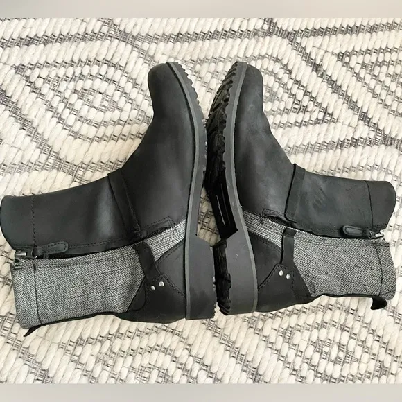 Eddie Bauer women’s Boots Black Gray Size 11 - EUC