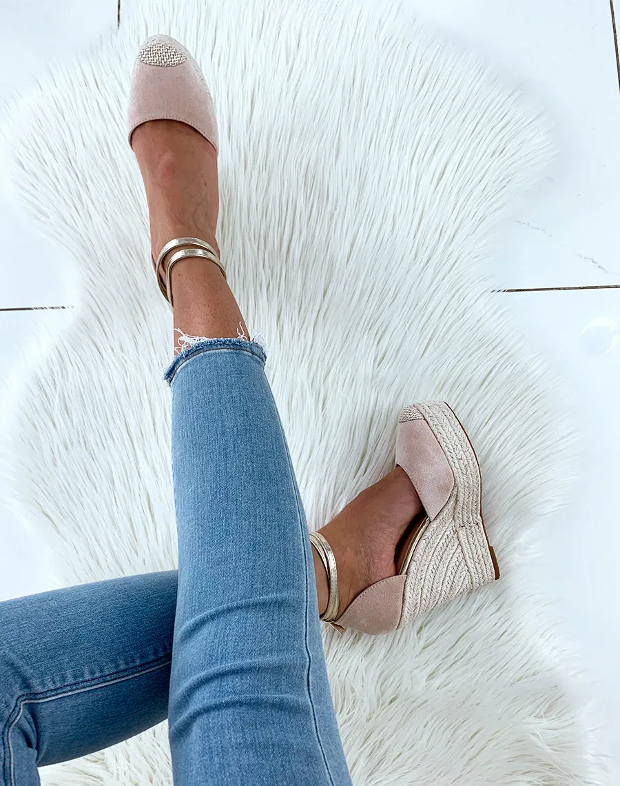 Espadrilles beiges en suédine et doré à talons compensés