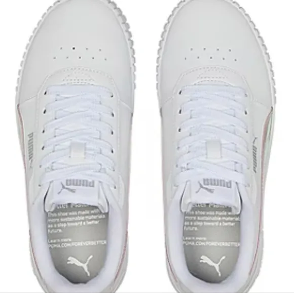 Girls puma shoe size4