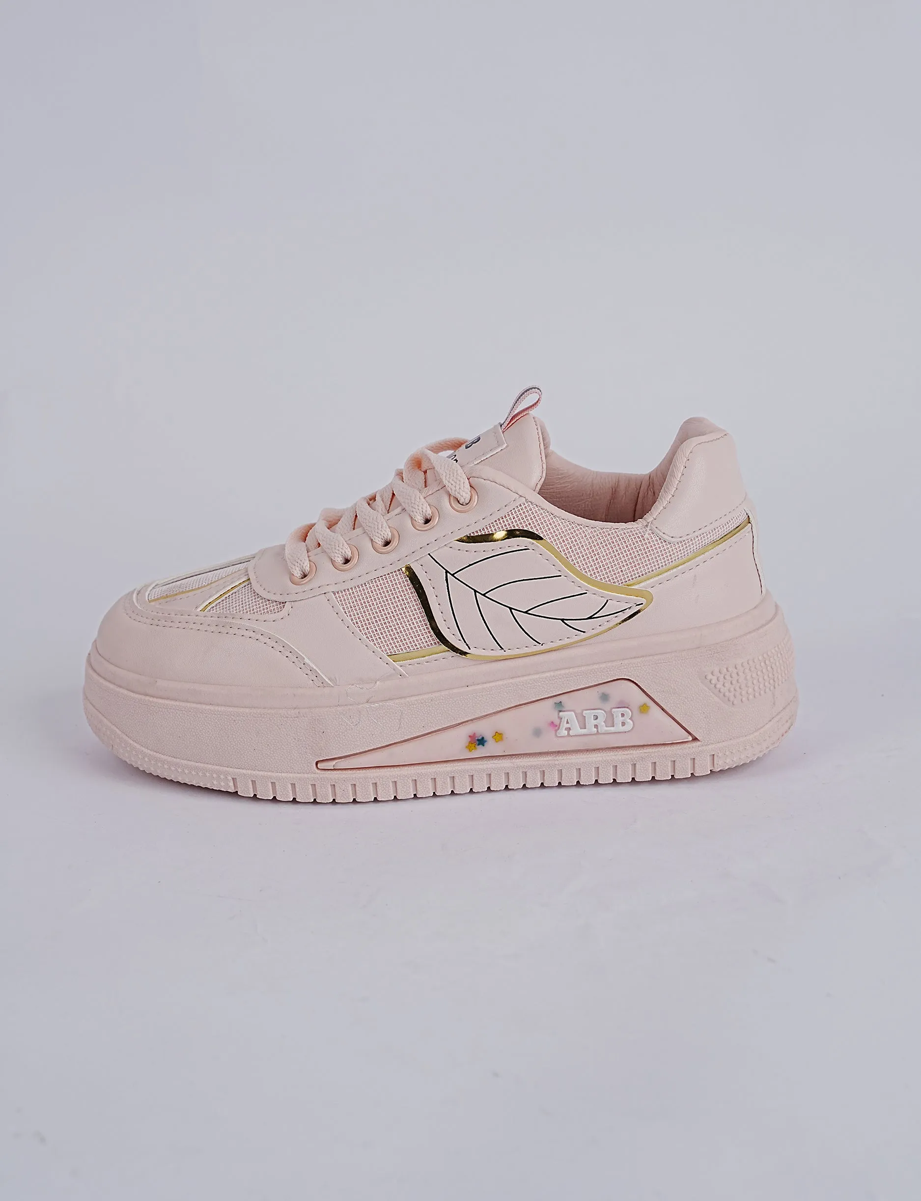 Golden Edge Walkers White – Where Luxury Meets Everyday Wear