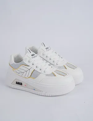 Golden Edge Walkers White – Where Luxury Meets Everyday Wear