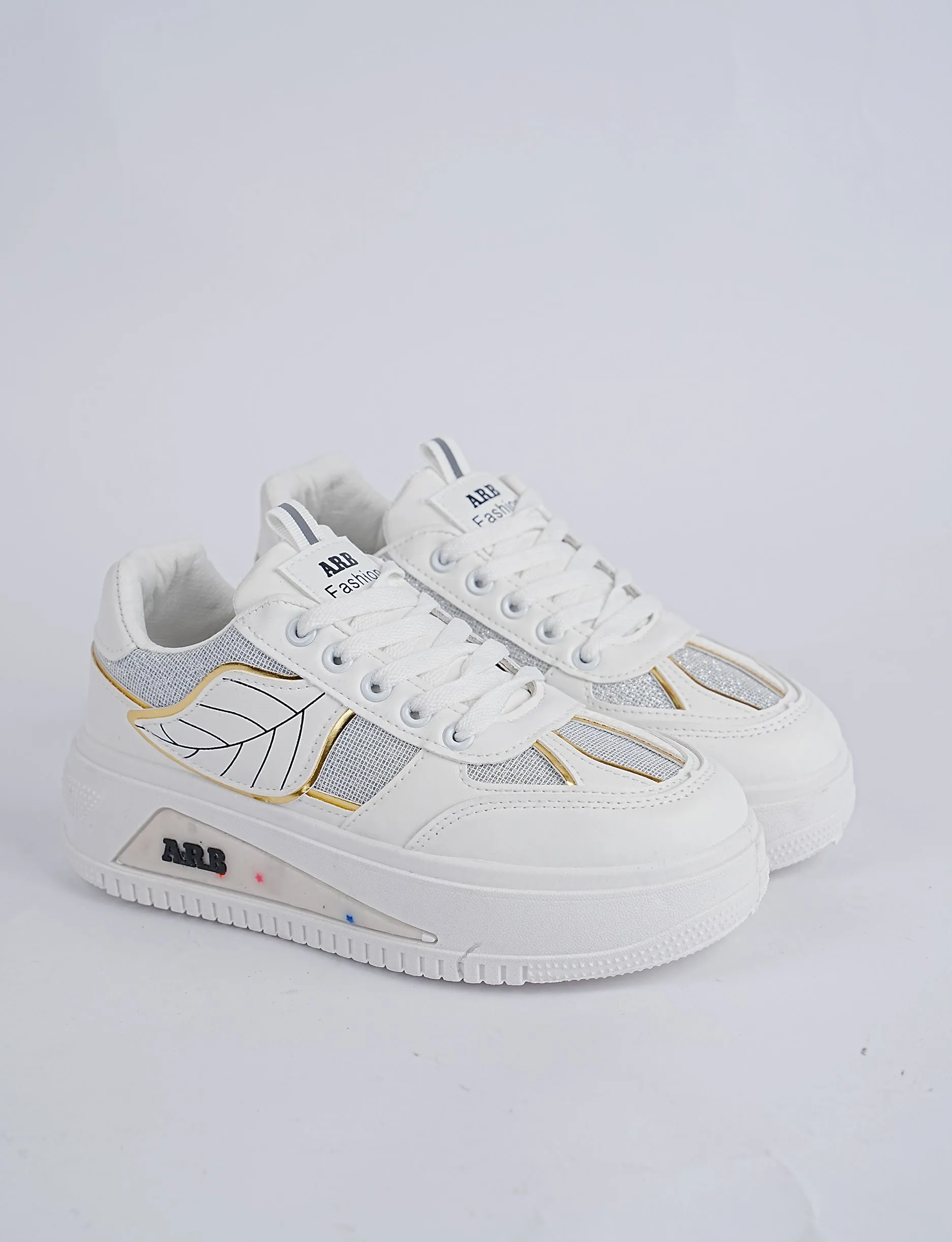 Golden Edge Walkers White – Where Luxury Meets Everyday Wear