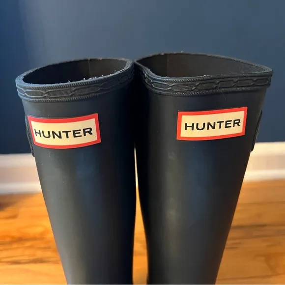 Navy Blue Hunter Boots — kid size 1B/2G w/ boot liner