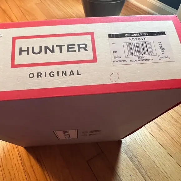 Navy Blue Hunter Boots — kid size 1B/2G w/ boot liner