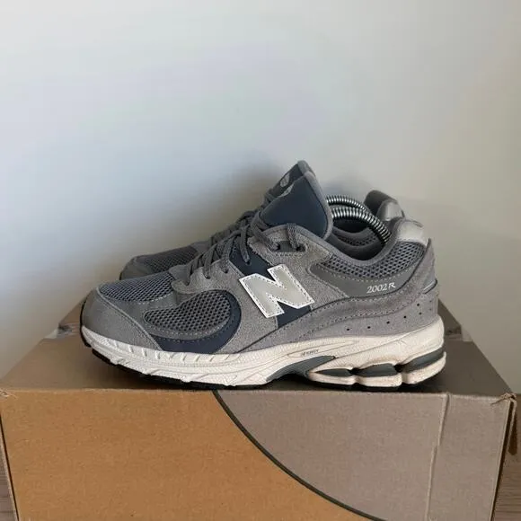 New Balance 2002 R Grey/White Kids Sneakers - SZ 5 Y- 6.5 Y