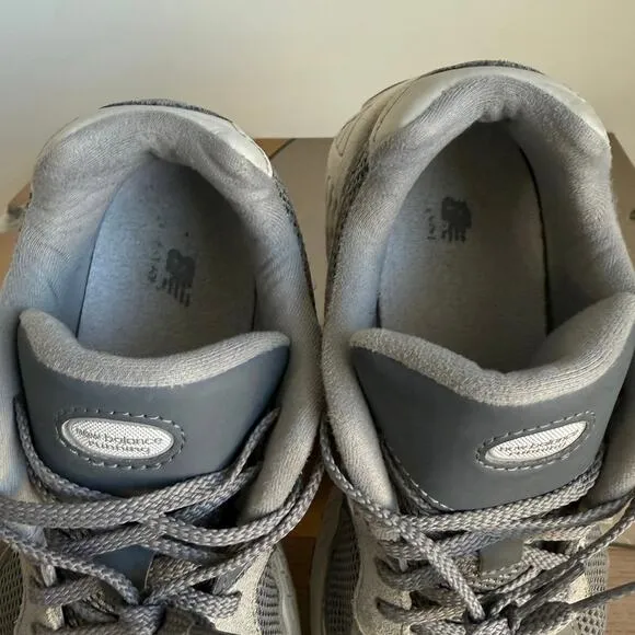 New Balance 2002 R Grey/White Kids Sneakers - SZ 5 Y- 6.5 Y