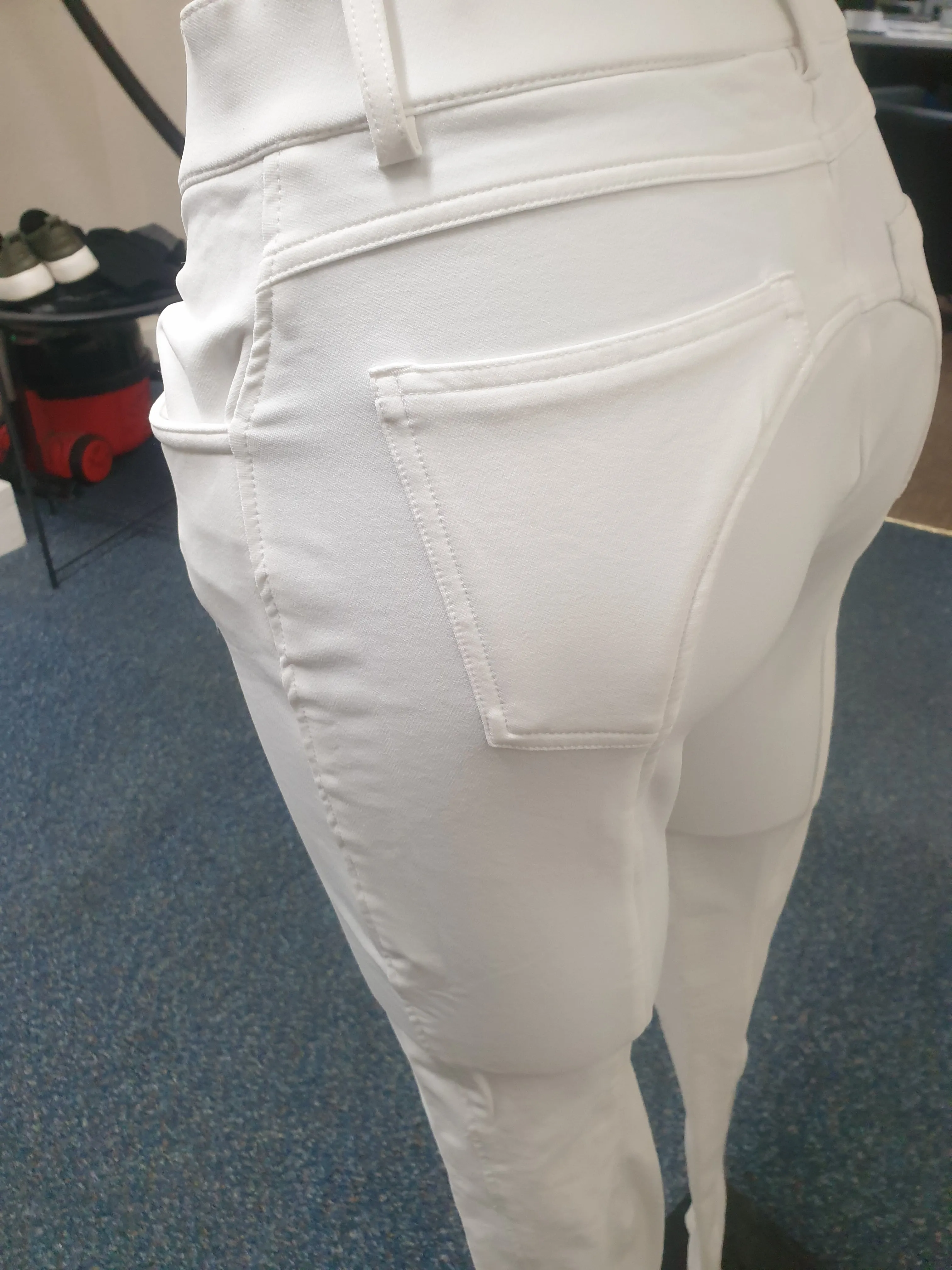💥NEW💥  HKM size 8 white Breeches FREE POSTAGE  🟢