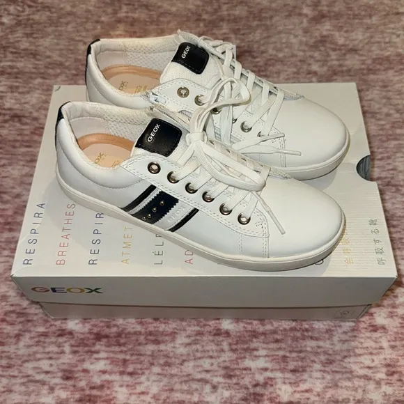 NIB New Girl’s GEOX Nappa White &amp; Navy Size 4 US 36 EU