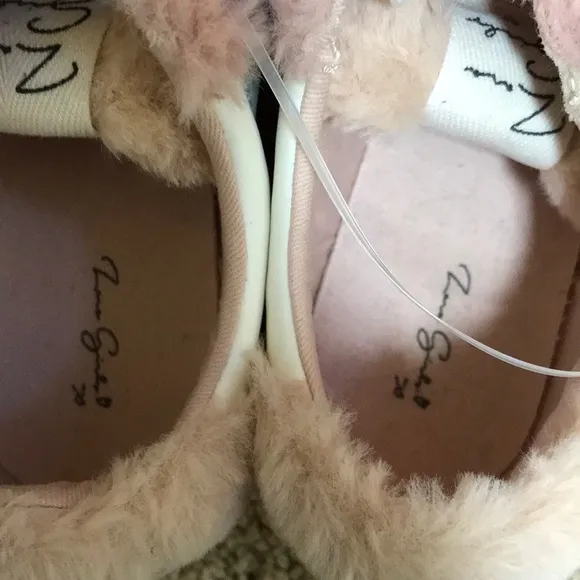 NWOT! Zara girls SZ 35 white faux fur sneakers