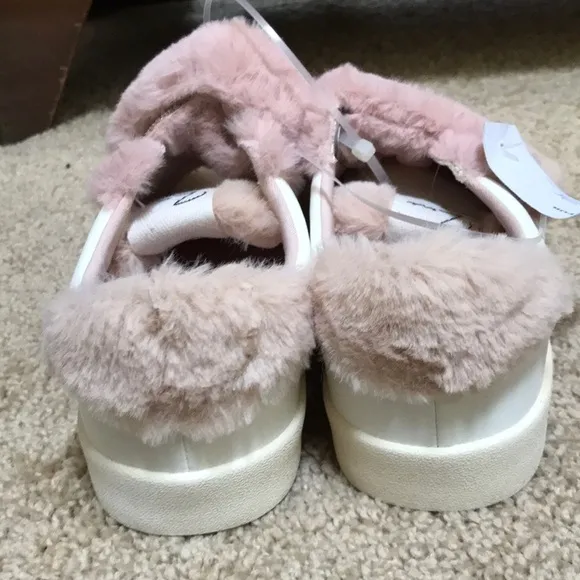 NWOT! Zara girls SZ 35 white faux fur sneakers