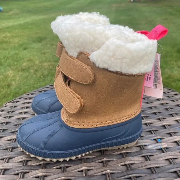 NWT Gap BabyGap Toddler Sherpa Lined Thinsulate Boots (Size 9-10)