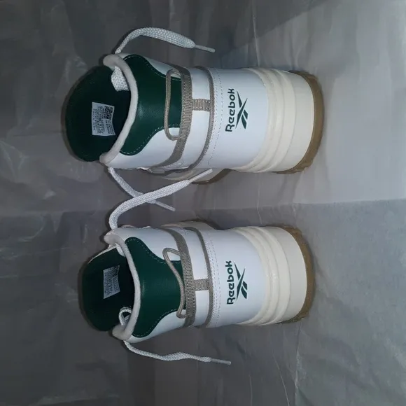Reebok Sneakers Brand NEW, Women size 7.5