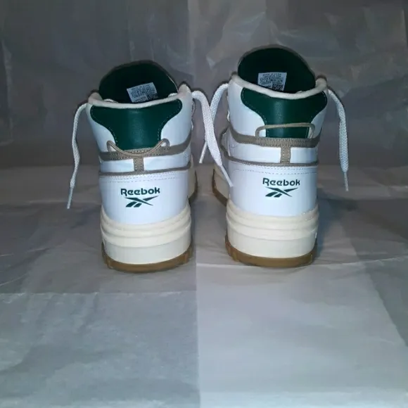 Reebok Sneakers Brand NEW, Women size 7.5
