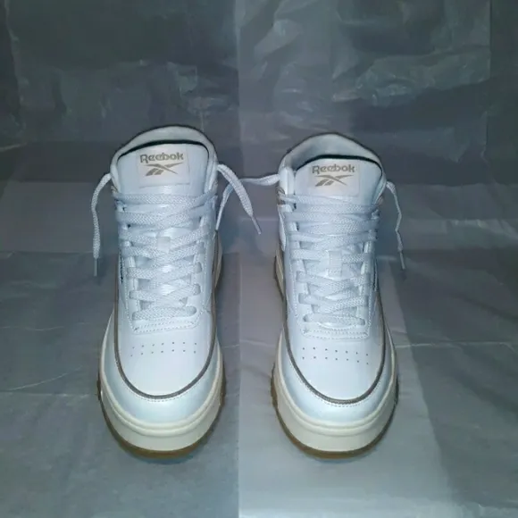 Reebok Sneakers Brand NEW, Women size 7.5
