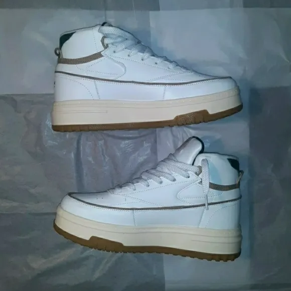 Reebok Sneakers Brand NEW, Women size 7.5