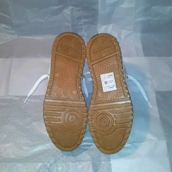Reebok Sneakers Brand NEW, Women size 7.5