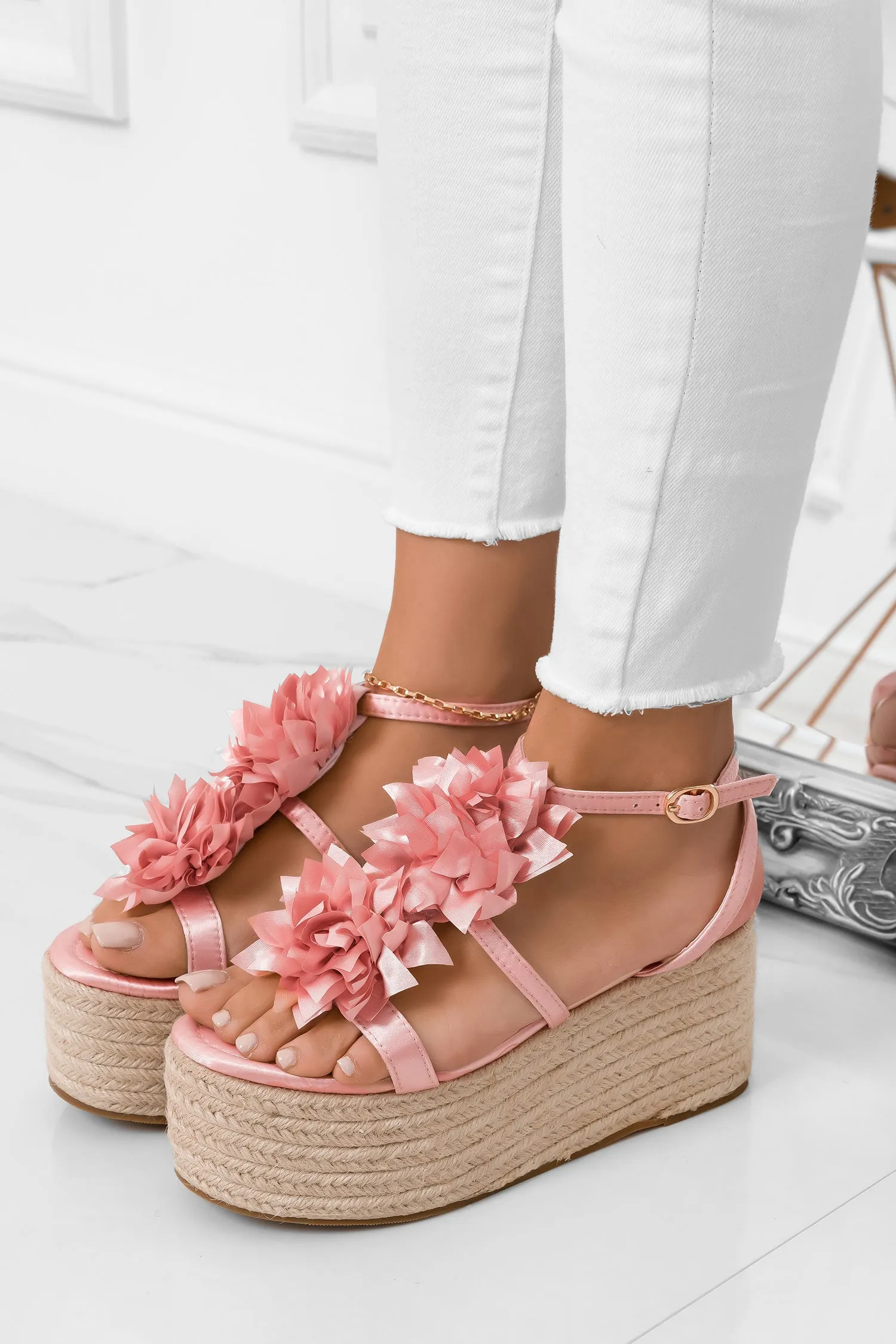 Sandali espadrilles rosa in raso con fiore applicato