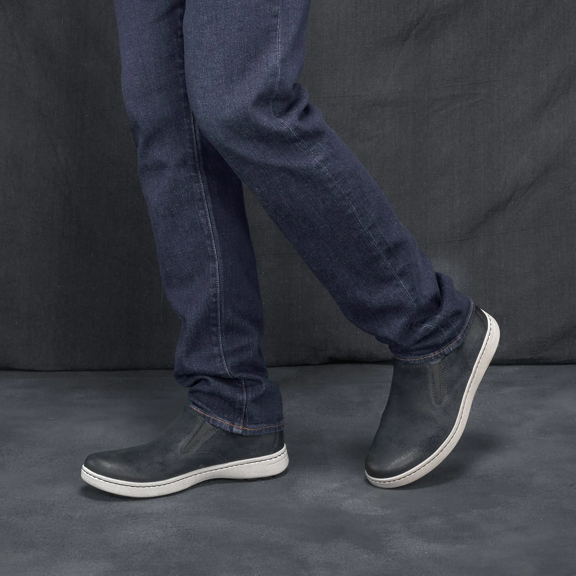 Trent Sneaker - Black Burnished Suede - 8905-471000