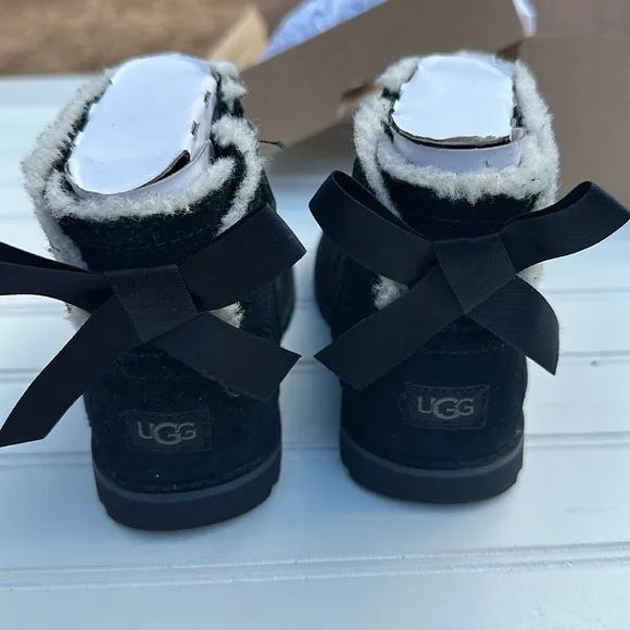 Ugg size 10 style is  T cecily. color is black