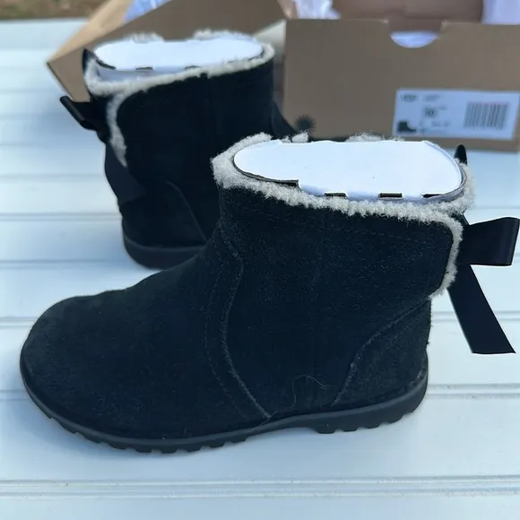 Ugg size 10 style is  T cecily. color is black