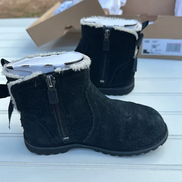 Ugg size 10 style is  T cecily. color is black