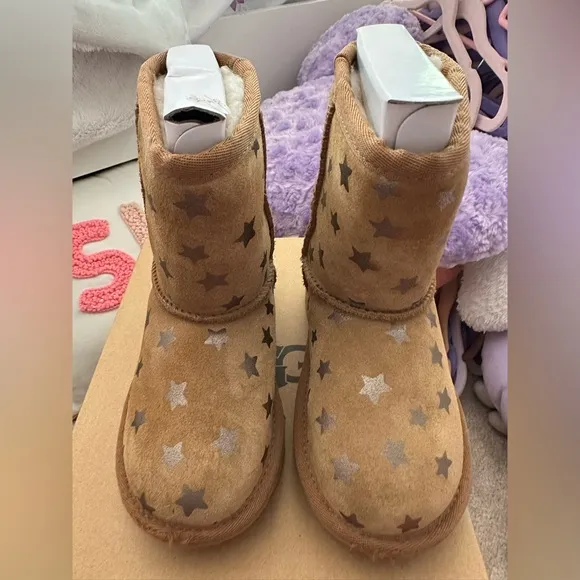 UGG star tan boots toddler size 9 in very good condition used condition