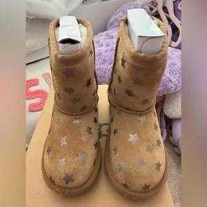 UGG star tan boots toddler size 9 in very good condition used condition